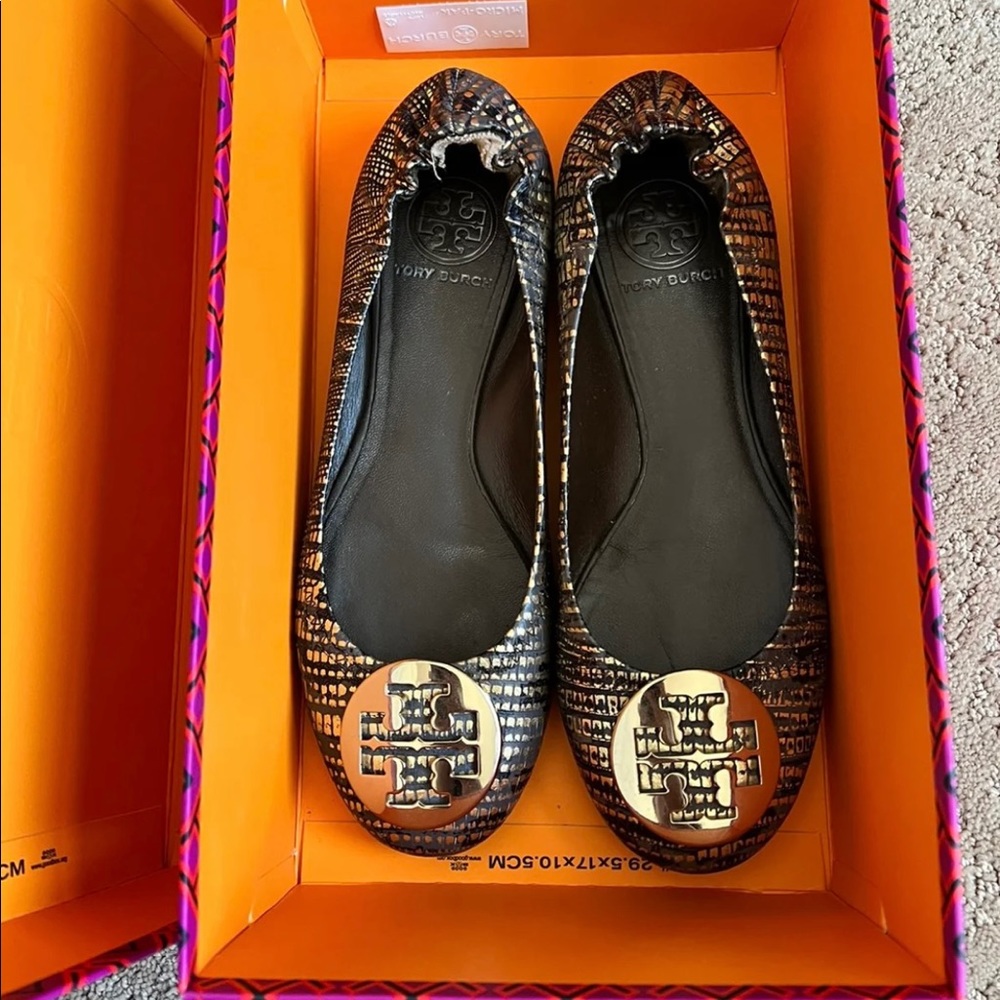 Tory Burch shoes size 7. Reva Ballet flats, black & gold color. Great condition.